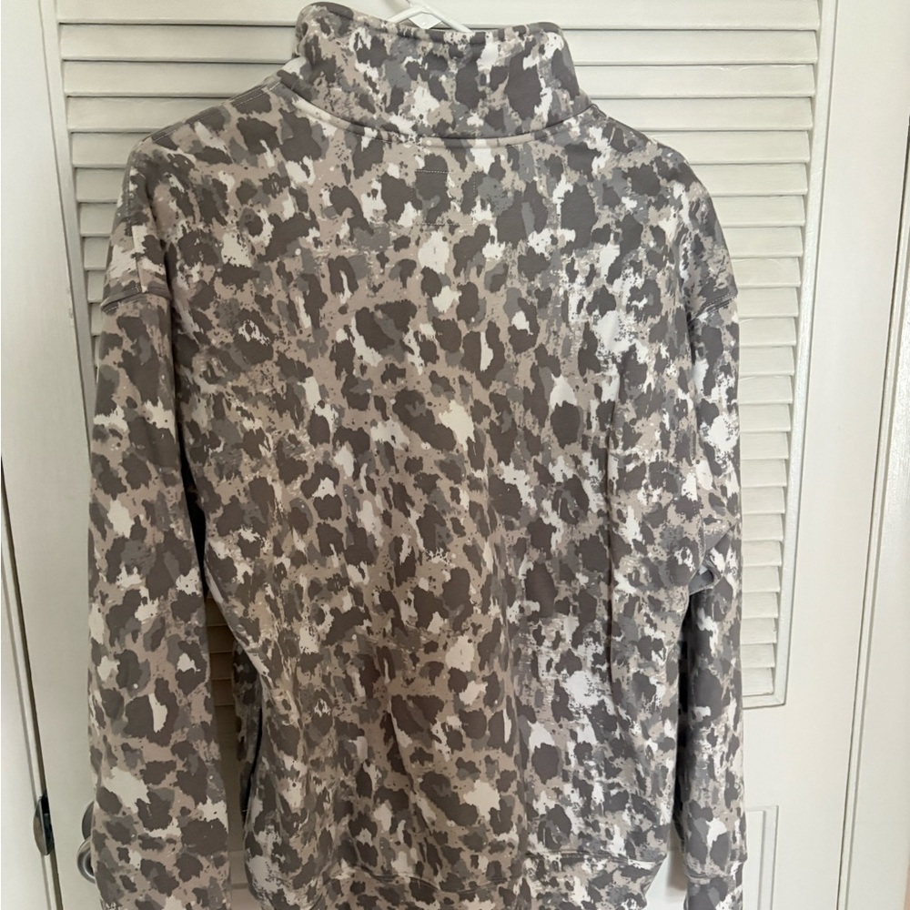 Abercrombie Leopard quarter zip small - Picture 4 of 4